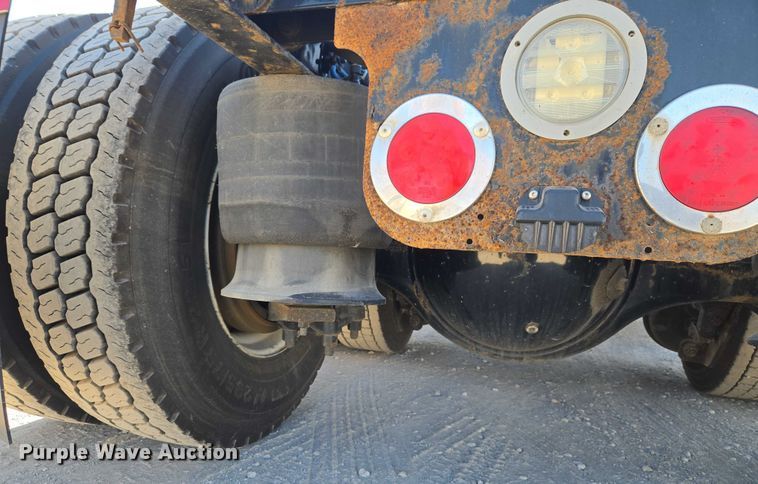 image for item ET1171 2017 Freightliner Cascadia semi truck