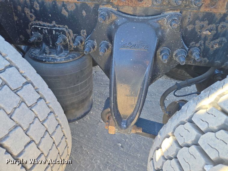 image for item ET1171 2017 Freightliner Cascadia semi truck