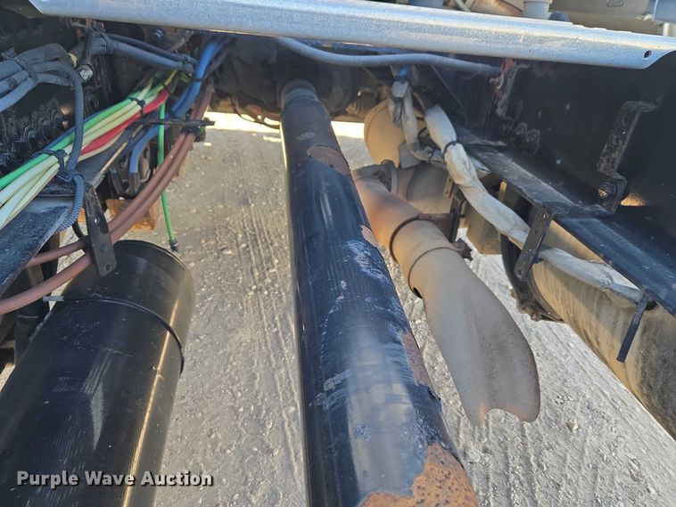 image for item ET1171 2017 Freightliner Cascadia semi truck