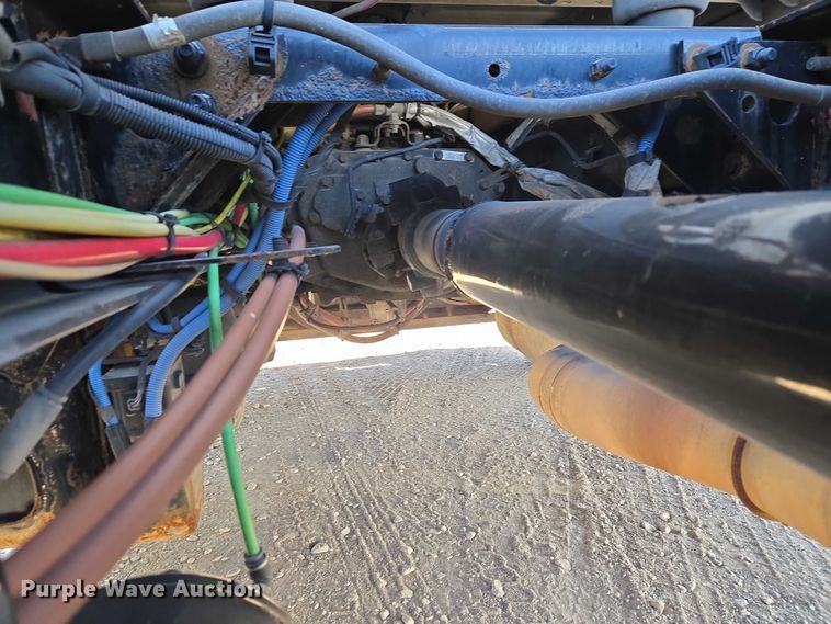 image for item ET1171 2017 Freightliner Cascadia semi truck