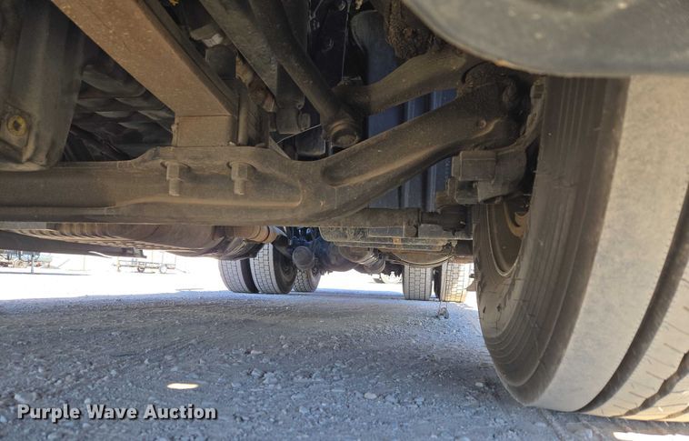 image for item ET1171 2017 Freightliner Cascadia semi truck