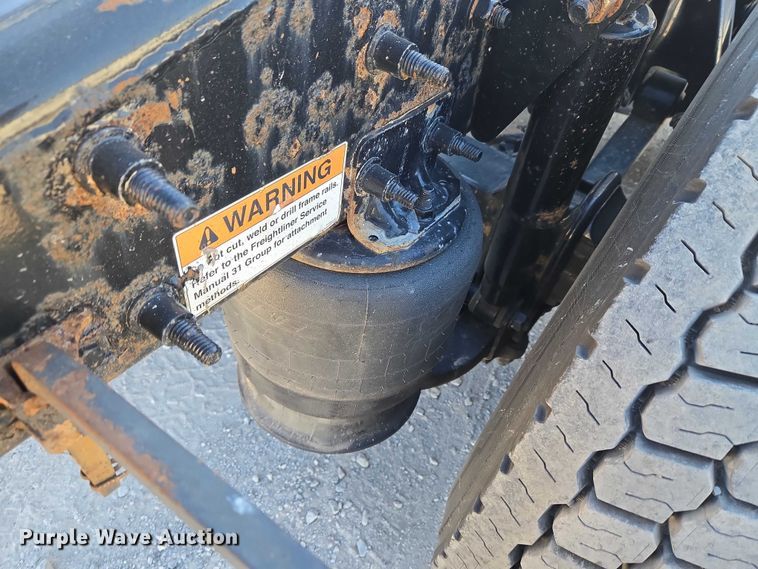 image for item ET1171 2017 Freightliner Cascadia semi truck