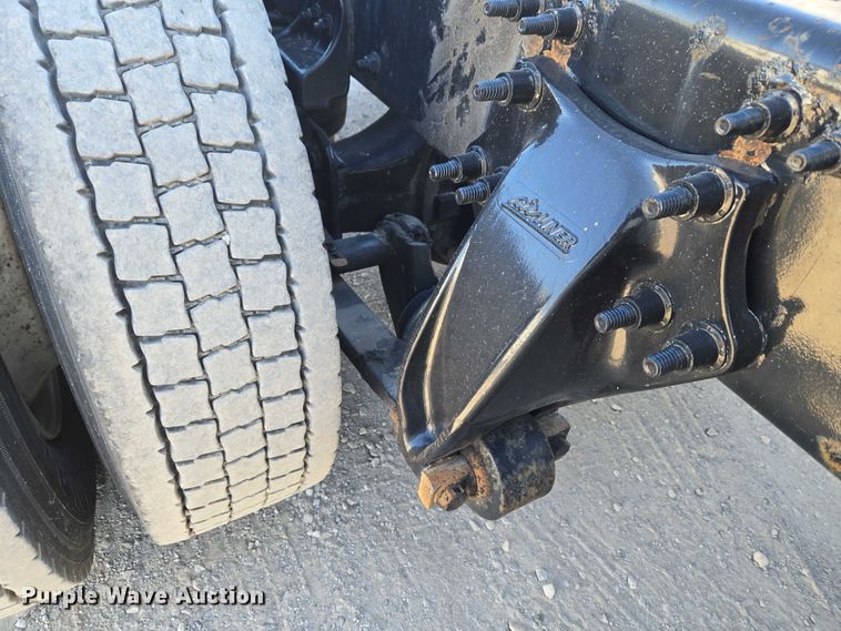 image for item ET1171 2017 Freightliner Cascadia semi truck