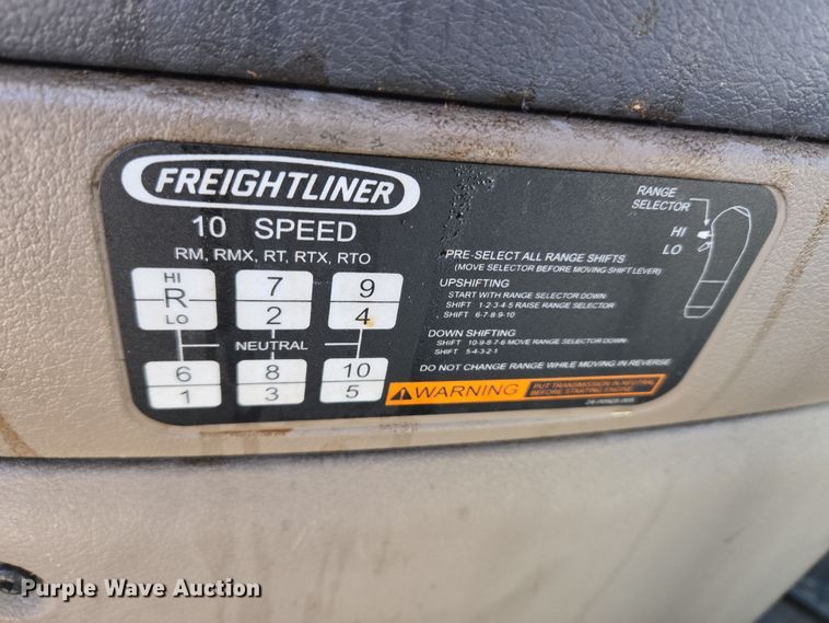 image for item ET1171 2017 Freightliner Cascadia semi truck