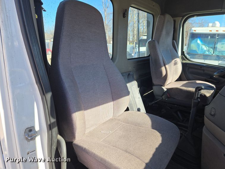 image for item ET1171 2017 Freightliner Cascadia semi truck