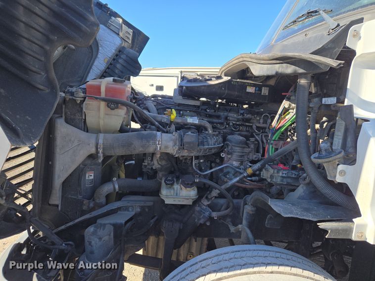 image for item ET1171 2017 Freightliner Cascadia semi truck