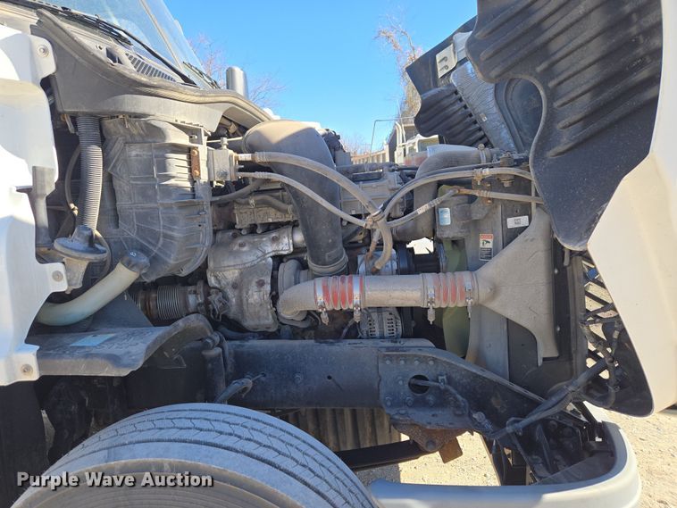 image for item ET1171 2017 Freightliner Cascadia semi truck