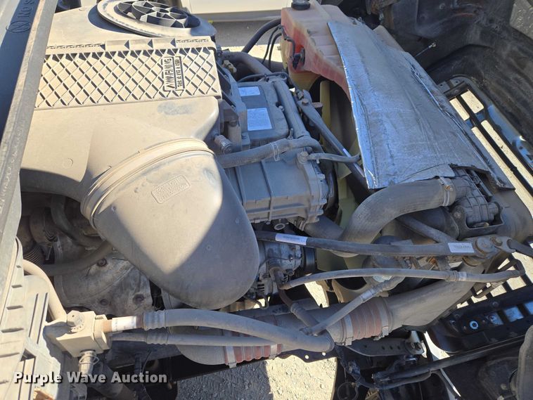 image for item ET1171 2017 Freightliner Cascadia semi truck