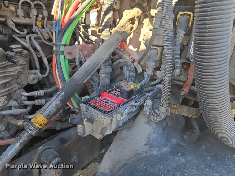 image for item ET1171 2017 Freightliner Cascadia semi truck