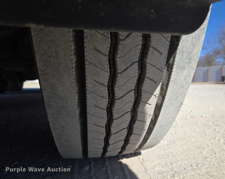 image for item ET1171 2017 Freightliner Cascadia semi truck