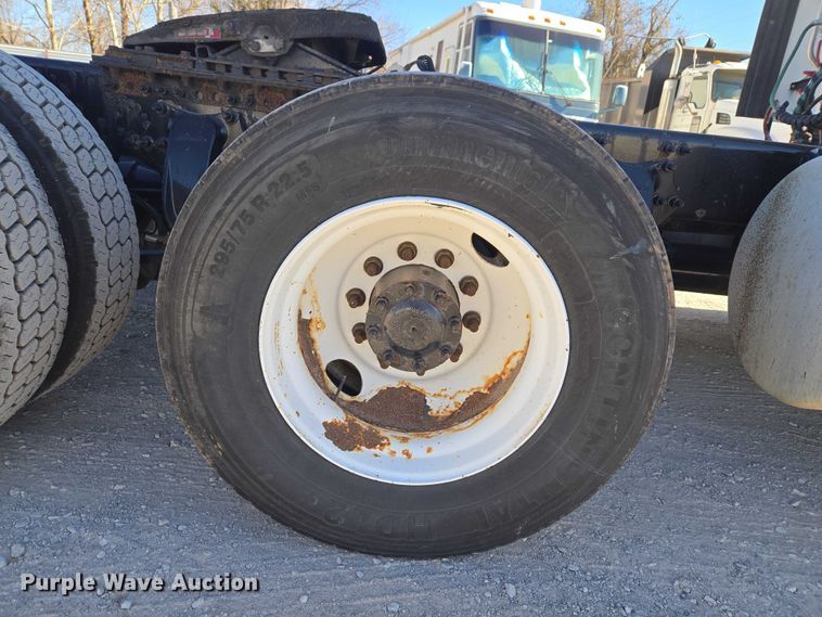 image for item ET1171 2017 Freightliner Cascadia semi truck