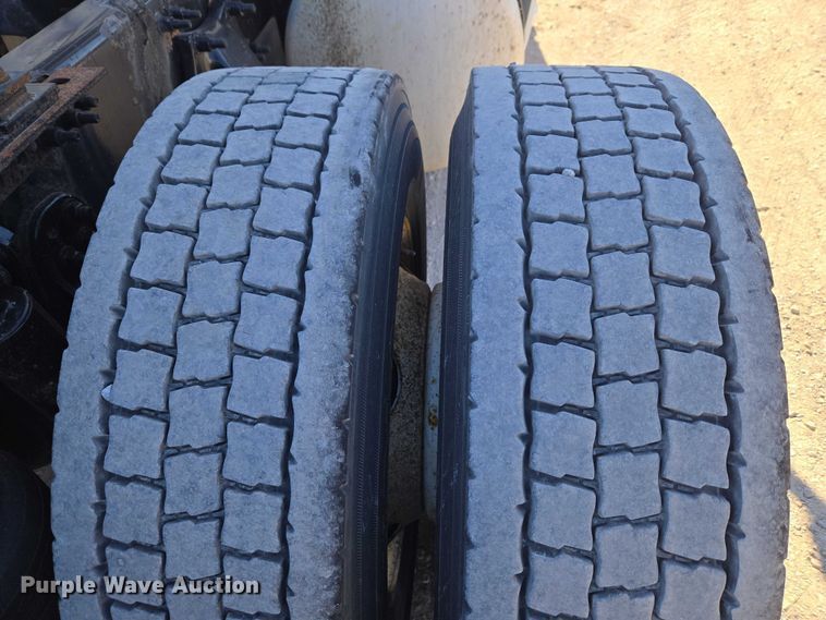 image for item ET1171 2017 Freightliner Cascadia semi truck