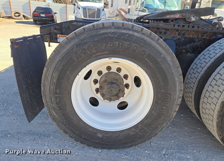 image for item ET1171 2017 Freightliner Cascadia semi truck