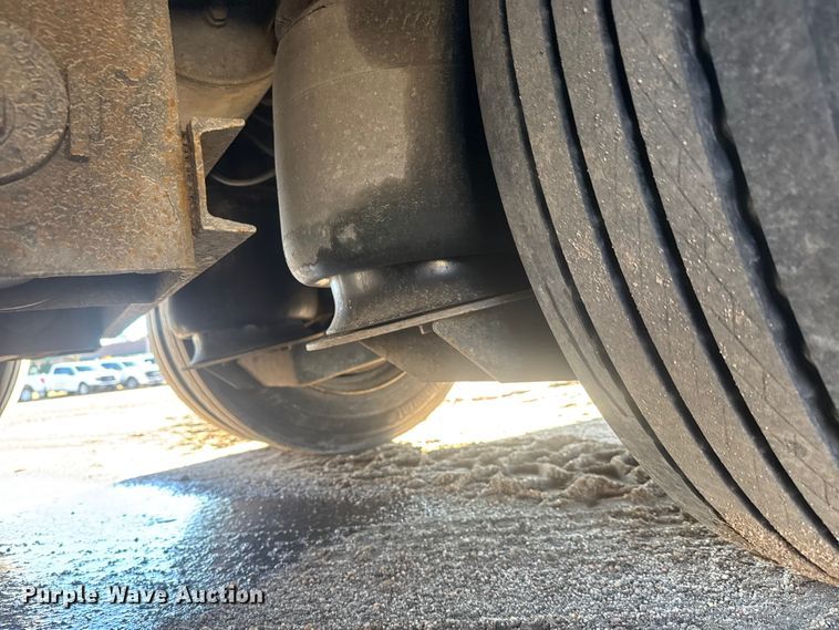 image for item ET4327 2007 Trail-Eze TE70HT48 drop deck hydraulic tail equipment trailer