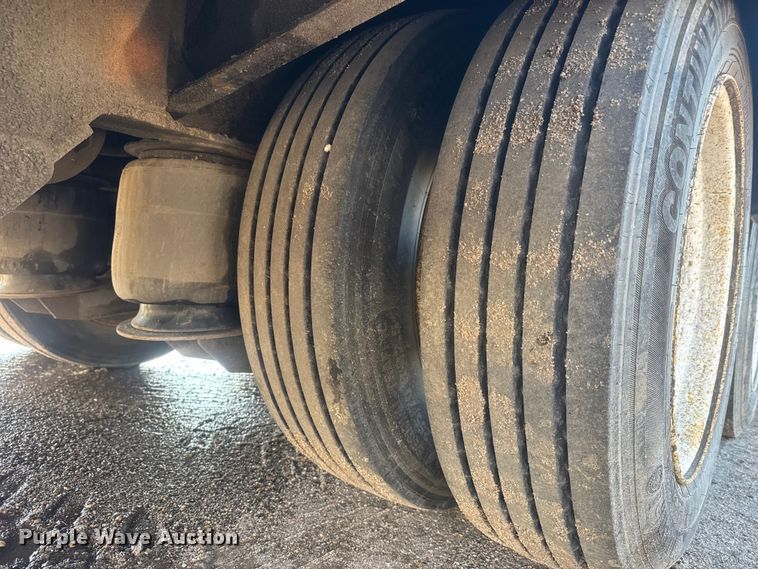 image for item ET4327 2007 Trail-Eze TE70HT48 drop deck hydraulic tail equipment trailer