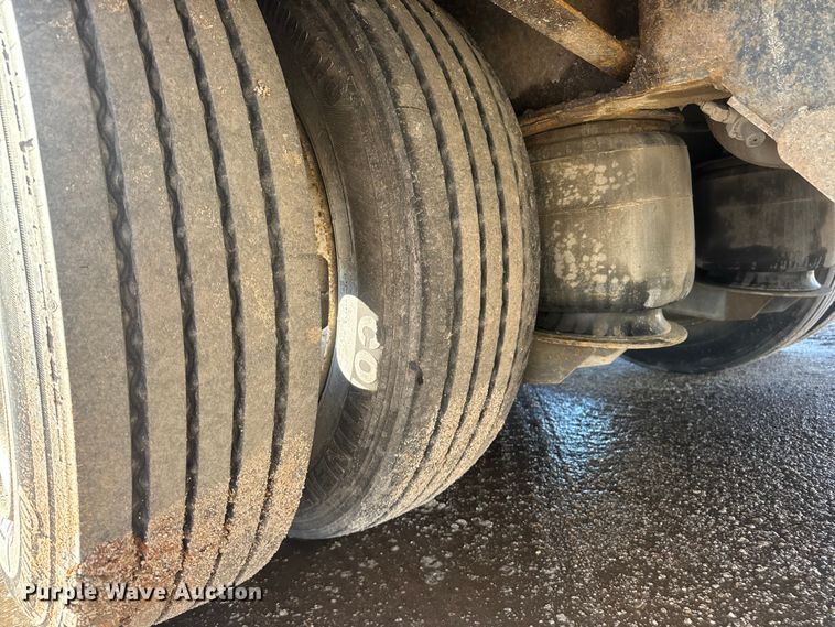 image for item ET4327 2007 Trail-Eze TE70HT48 drop deck hydraulic tail equipment trailer