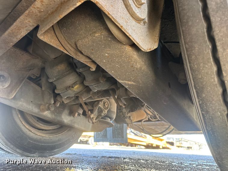 image for item ET4327 2007 Trail-Eze TE70HT48 drop deck hydraulic tail equipment trailer