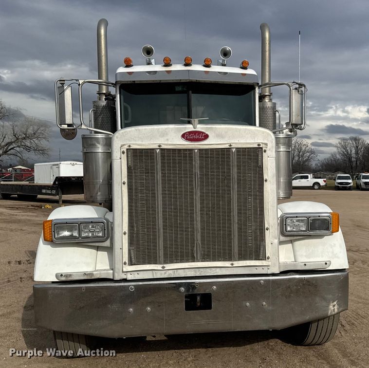 image for item ET4329 2006 Peterbilt 379 semi truck