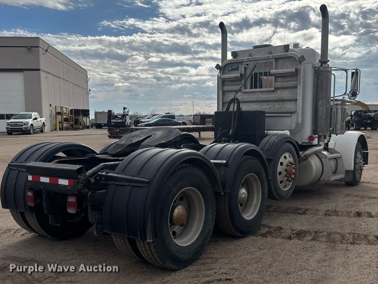 image for item ET4329 2006 Peterbilt 379 semi truck
