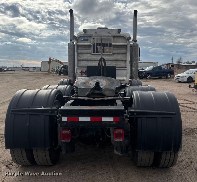 image for item ET4329 2006 Peterbilt 379 semi truck