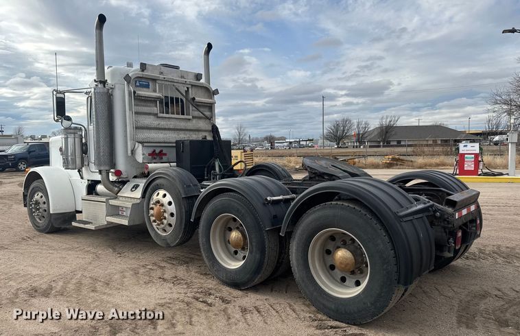 image for item ET4329 2006 Peterbilt 379 semi truck
