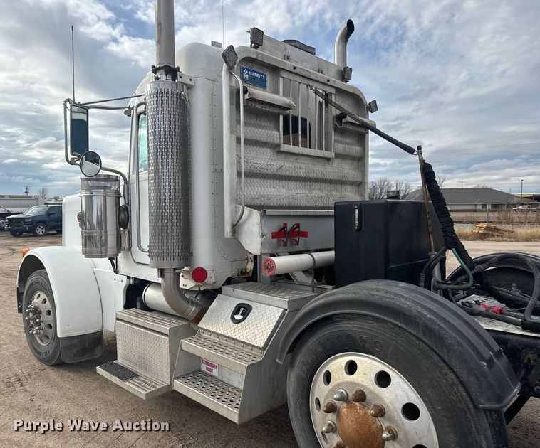 image for item ET4329 2006 Peterbilt 379 semi truck