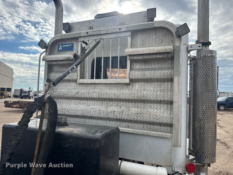 image for item ET4329 2006 Peterbilt 379 semi truck