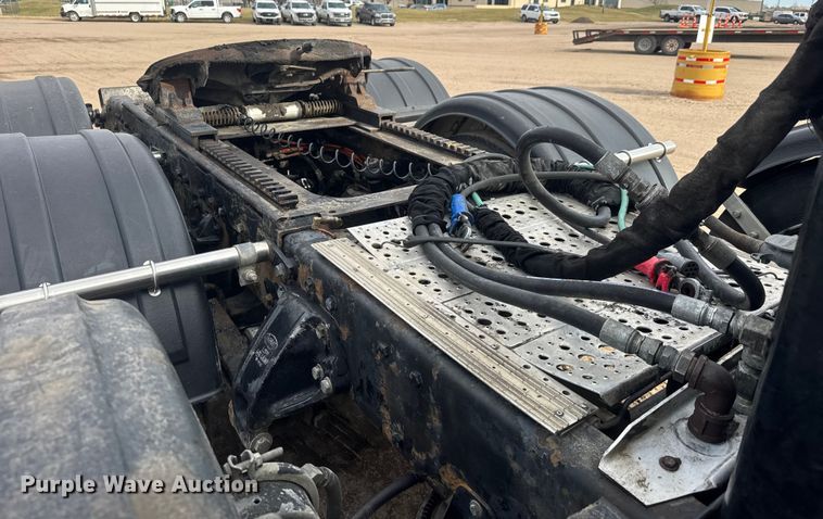 image for item ET4329 2006 Peterbilt 379 semi truck