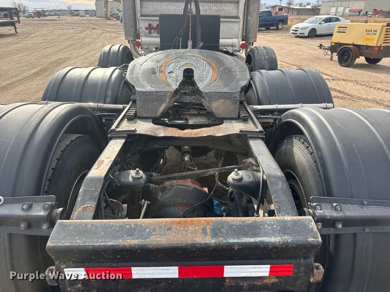 image for item ET4329 2006 Peterbilt 379 semi truck