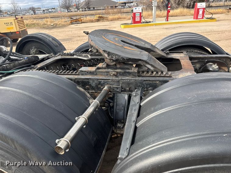 image for item ET4329 2006 Peterbilt 379 semi truck