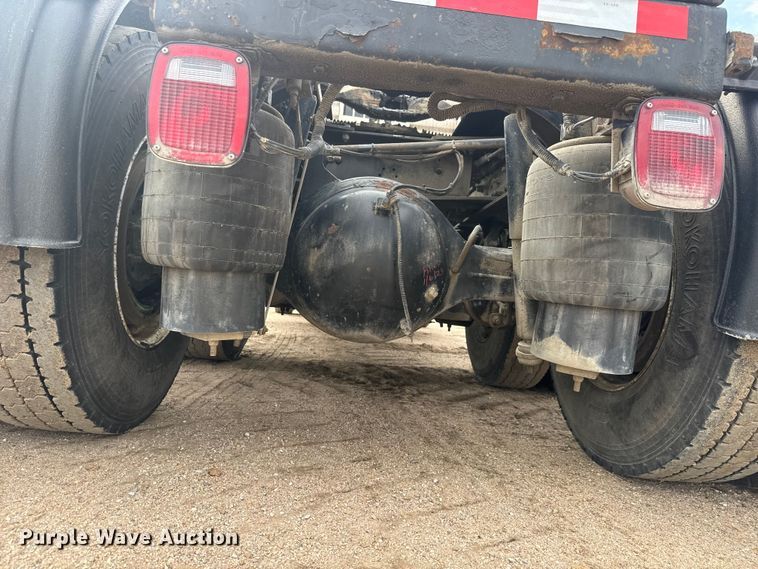 image for item ET4329 2006 Peterbilt 379 semi truck