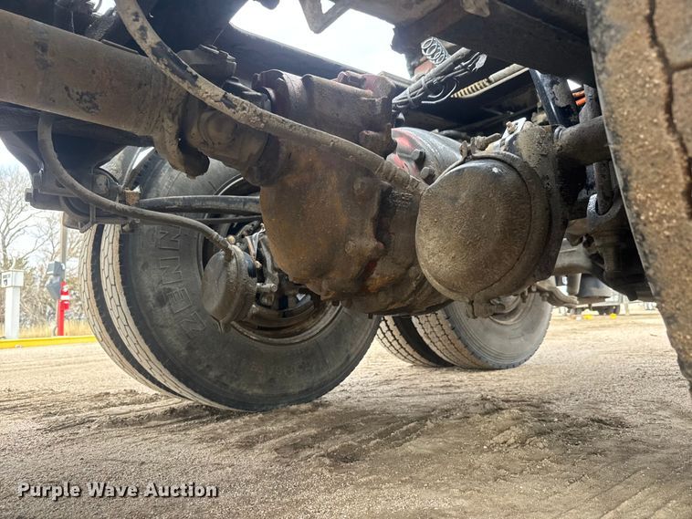 image for item ET4329 2006 Peterbilt 379 semi truck