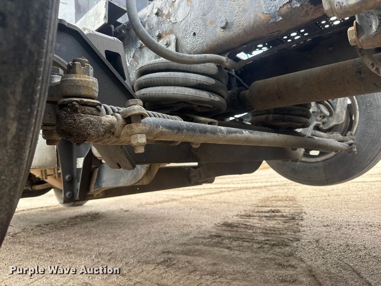 image for item ET4329 2006 Peterbilt 379 semi truck