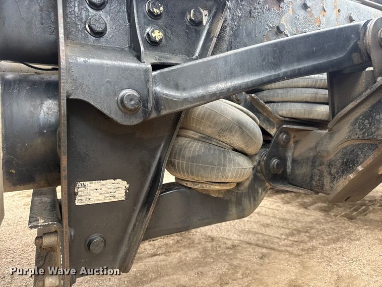 image for item ET4329 2006 Peterbilt 379 semi truck