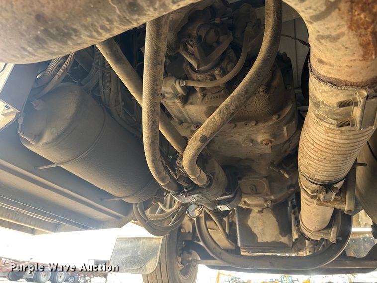 image for item ET4329 2006 Peterbilt 379 semi truck