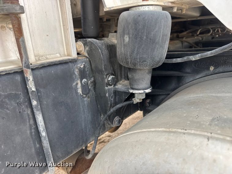 image for item ET4329 2006 Peterbilt 379 semi truck