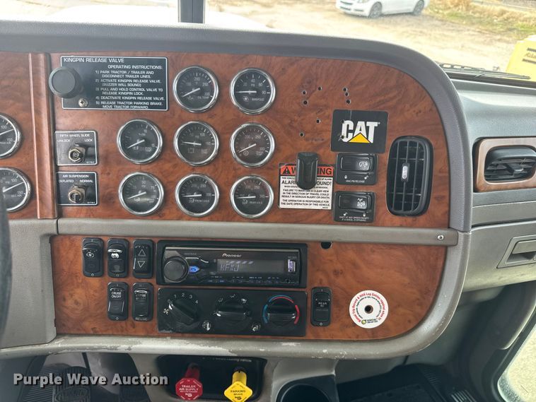 image for item ET4329 2006 Peterbilt 379 semi truck