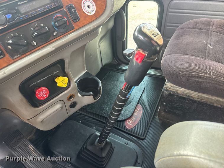 image for item ET4329 2006 Peterbilt 379 semi truck