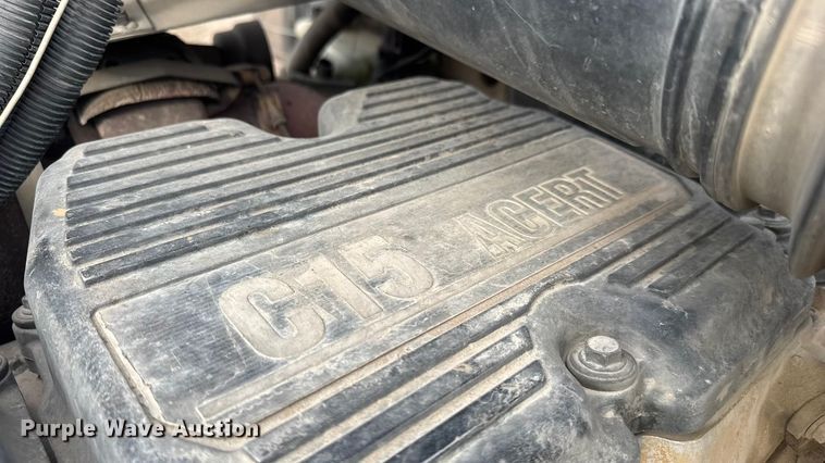 image for item ET4329 2006 Peterbilt 379 semi truck