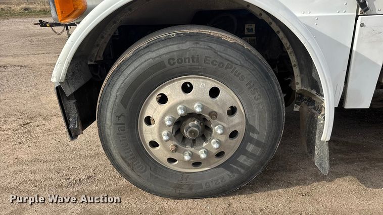 image for item ET4329 2006 Peterbilt 379 semi truck