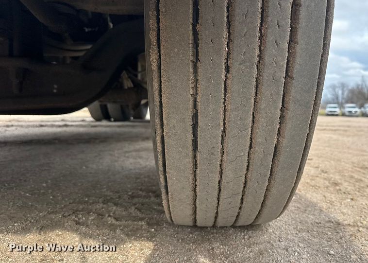 image for item ET4329 2006 Peterbilt 379 semi truck