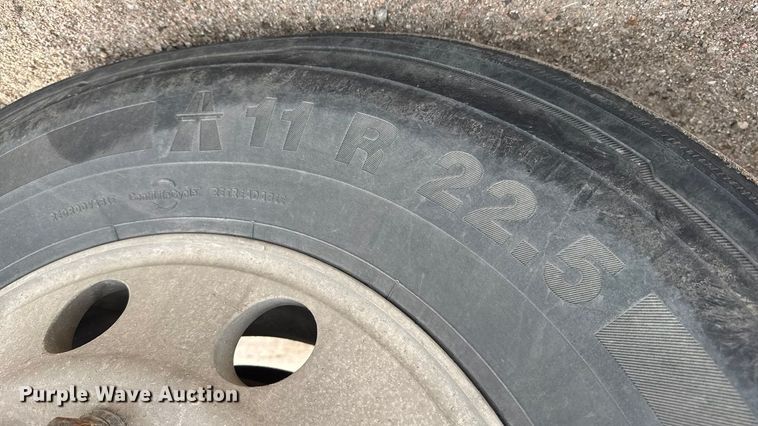 image for item ET4329 2006 Peterbilt 379 semi truck