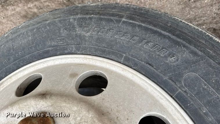 image for item ET4329 2006 Peterbilt 379 semi truck