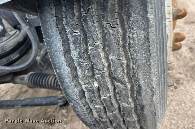 image for item ET4329 2006 Peterbilt 379 semi truck