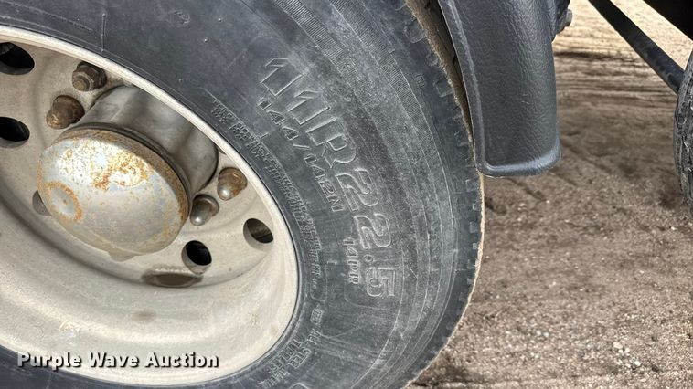 image for item ET4329 2006 Peterbilt 379 semi truck