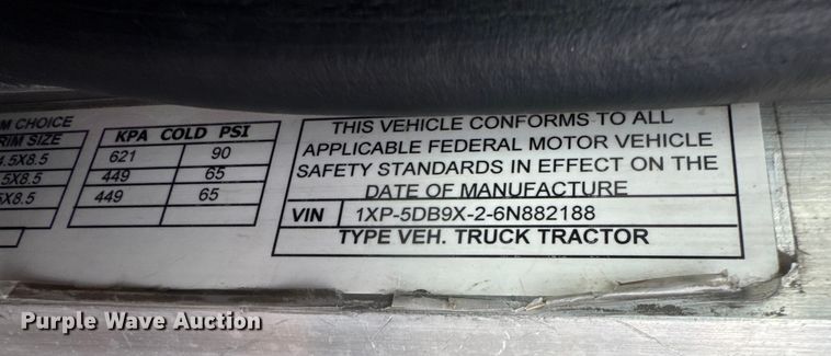 image for item ET4329 2006 Peterbilt 379 semi truck