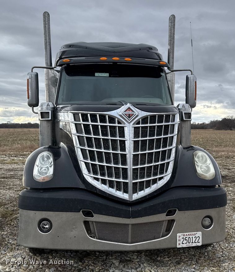 image for item ET4367 2015 International LoneStar semi truck