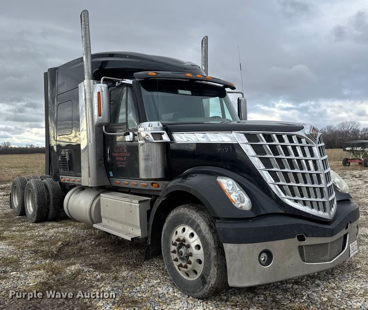 image for item ET4367 2015 International LoneStar semi truck