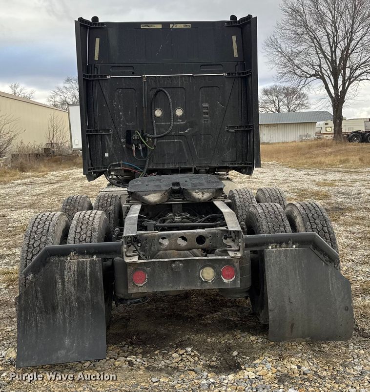 image for item ET4367 2015 International LoneStar semi truck