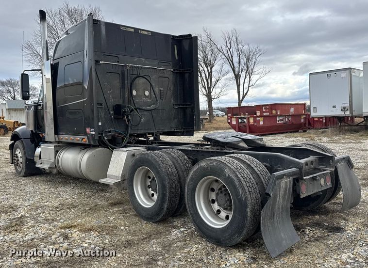 image for item ET4367 2015 International LoneStar semi truck